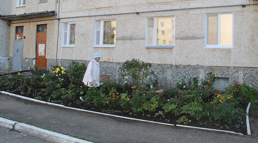 А у нас во дворе. октябрьская, 59