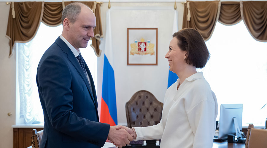 Состоялась рабочая встреча Дениса Паслера и председателя избирательной комиссии Свердловской области Елены Клименко