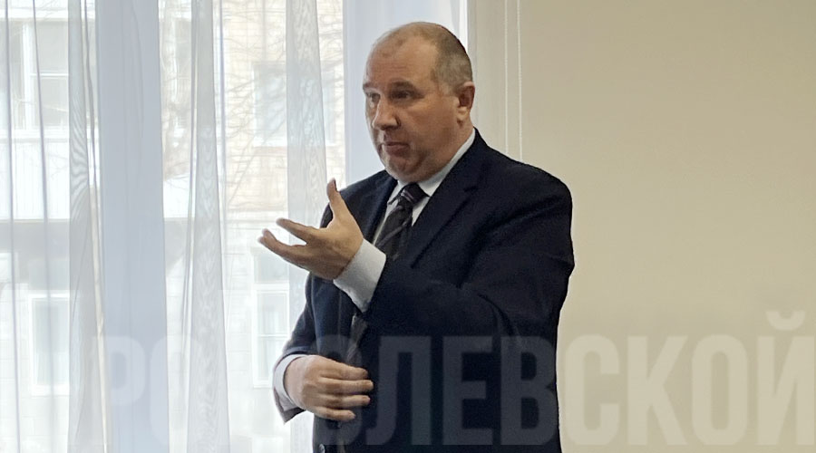 Комитет по городскому хозяйству и муниципальной собственности пригласил специалистов администрации, МЧС России и прокуратуру, чтобы детально изучить и оценить готовность округа к прогнозируемой борьбе с природными возгораниями