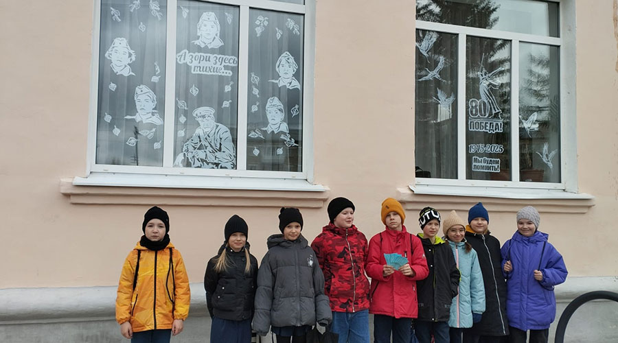 Сразу несколько классов школы № 14 приняли участие во Всероссийской акции «Окна Победы»