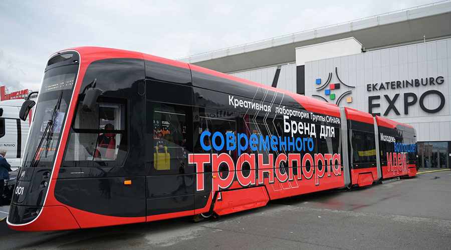 Врио губернатора Свердловской области Денис Паслер и министр промышленности и торговли РФ Антон Алиханов подписали специнвестконтракт о развитии «Киберстали»