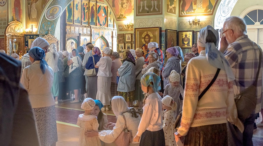 3 августа, после воскресной Божественной литургии, всем приходом поздравили иерея Василия Житникова и спели ему «Многая лета»