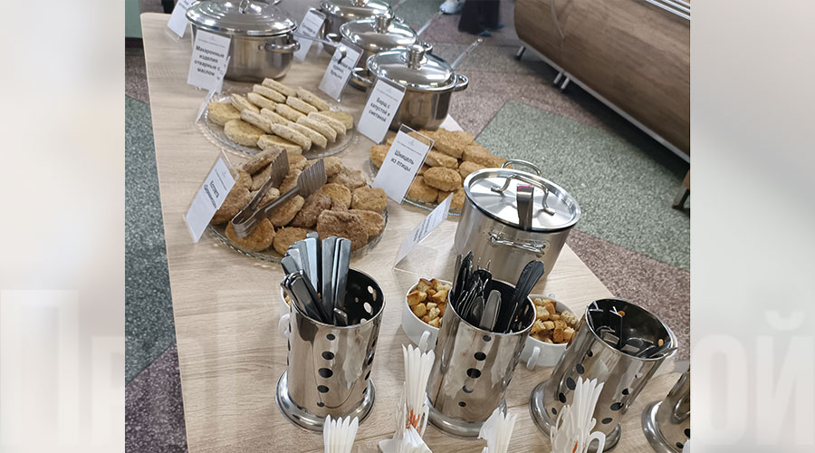 Все блюда, предлагаемые в школьных столовых, соответствуют СанПиН Все блюда, предлагаемые в школьных столовых, соответствуют СанПиН