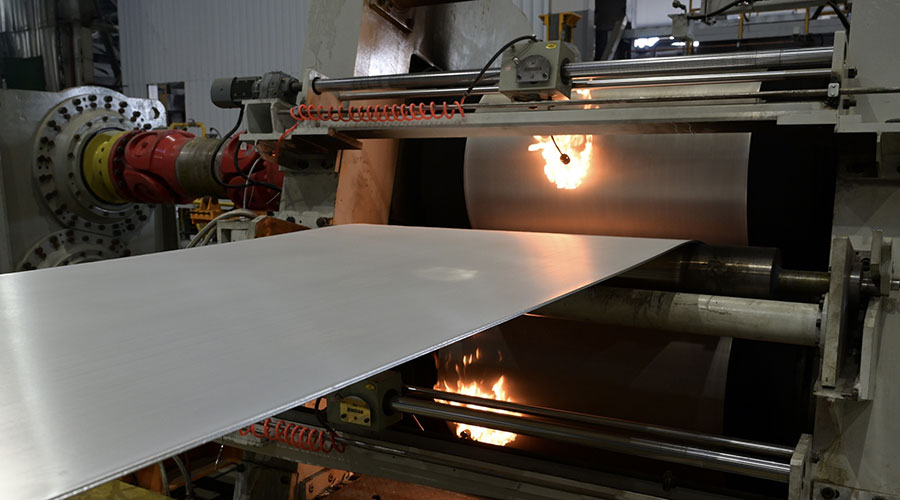 Денис Паслер открыл линию непрерывного литья новых видов фольги на заводе РУСАЛа Денис Паслер открыл линию непрерывного литья новых видов фольги на заводе РУСАЛа