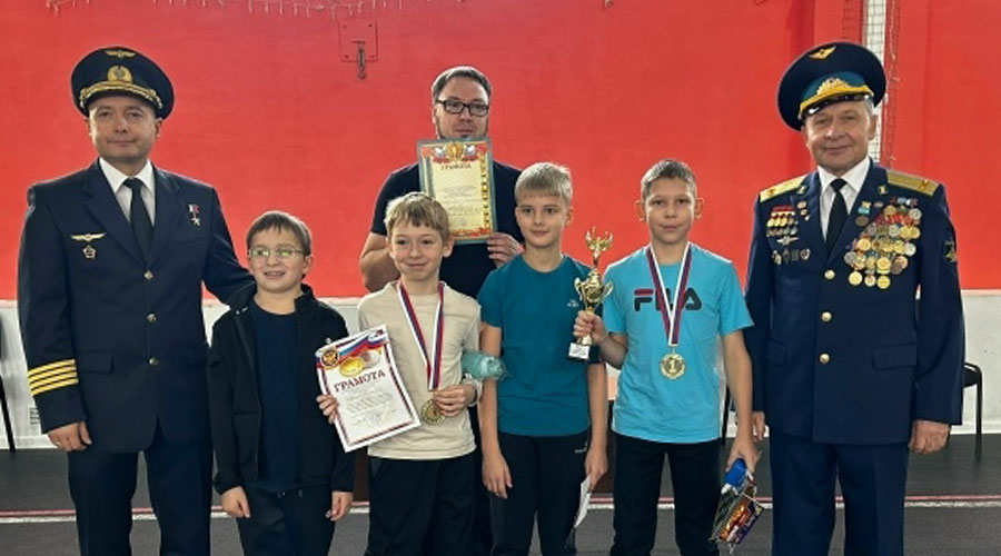 В Полевском юным авиамоделистам вручили первый Кубок Виктора Коротаева В Полевском юным авиамоделистам вручили первый Кубок Виктора Коротаева