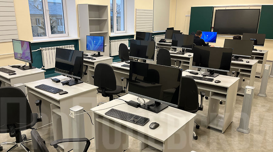 Мебелью и оборудованием школа комплектовалась с нуля: всё только самое новое и современное Мебелью и оборудованием школа комплектовалась с нуля: всё только самое новое и современное