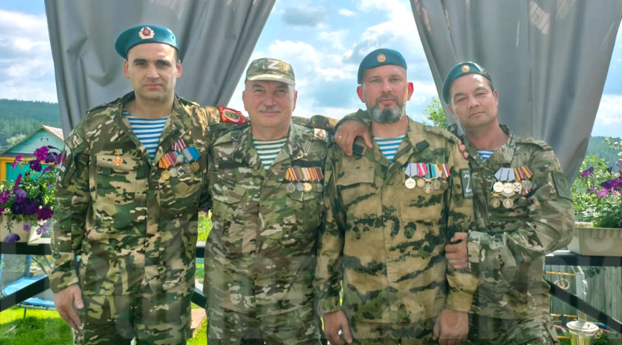 Гвардии младший сержант Ешакин продолжает поддерживать связь с боевыми товарищами: демобилизованными и теми, кто остаётся  на передовой