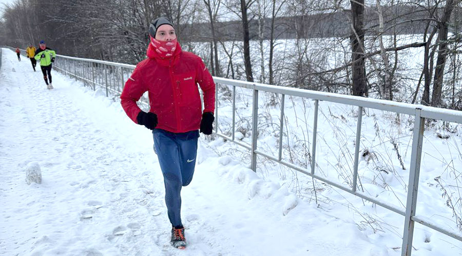 Маршрут забега пролегал по тротуару вдоль Северского пруда