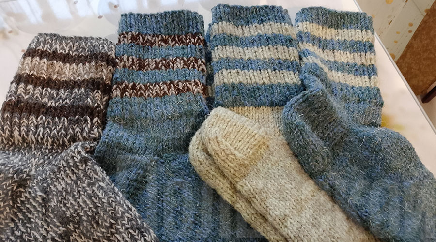 Полевчанка Любовь Минина вяжет носки для бойцов СВО Полевчанка Любовь Минина вяжет носки для бойцов СВО