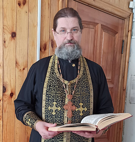 О том, чем живёт Петро-Павловский приход в год своего 290-летия, о радостях, трудностях, исторической и духовной преемственности мы поговорили с его настоятелем, благочинным Полевского городского округа отцом Сергием