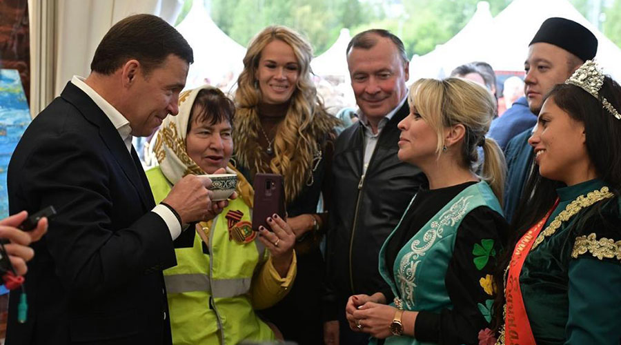 Евгений Куйвашев вместе с тысячами уральцев принял участие в праздновании Дня народов Среднего Урала