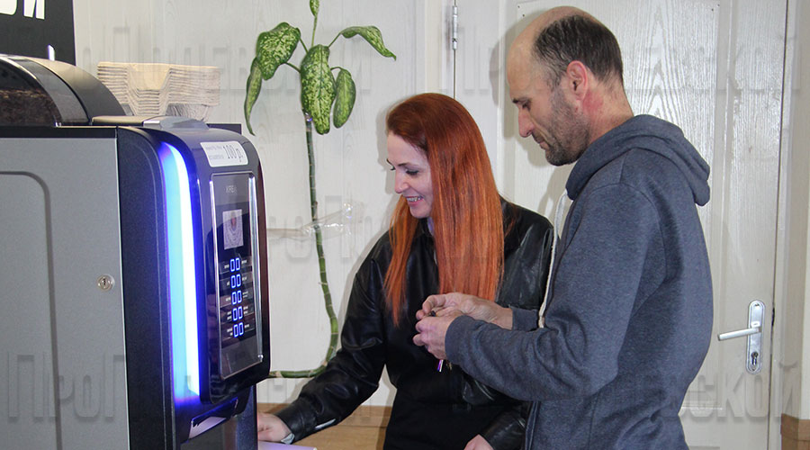 Кофейный автомат работает полностью автоматически