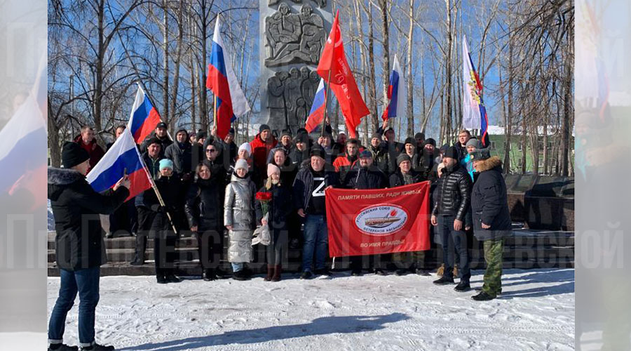 11 марта автолюбители, решившие принять участие в автопробеге, порядка 25 машин, собрались на площади перед Центром культуры и народного творчества
