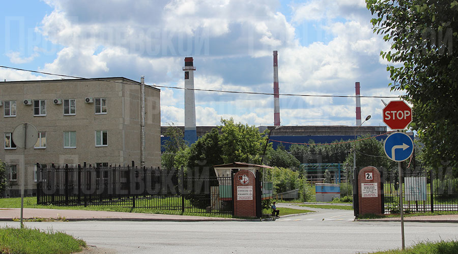 На перекрёстке улиц Матросова – Вершинина появился новый знак, разрешающий поворот  только направо, с остановкой