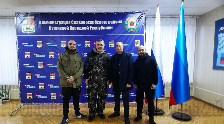 Сотрудники Врачебно-просветительского фонда «Подвижник» передали из рук в руки военнослужащим гуманитарную помощь, собранную в том числе и полевчанами в редакции «Диалога»