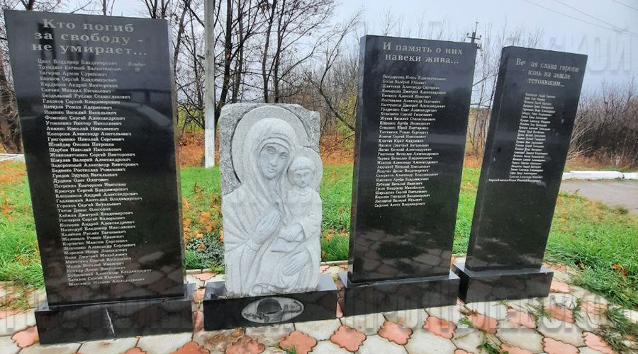 Сотрудники Врачебно-просветительского фонда «Подвижник» передали из рук в руки военнослужащим гуманитарную помощь, собранную в том числе и полевчанами в редакции «Диалога»