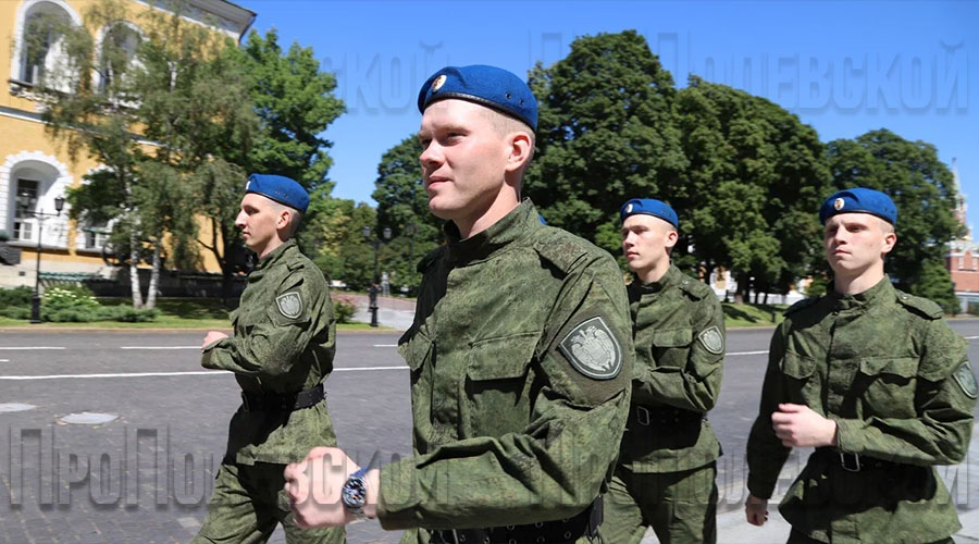 Полевчане братья Денисовы вернулись со службы в Президентском полку