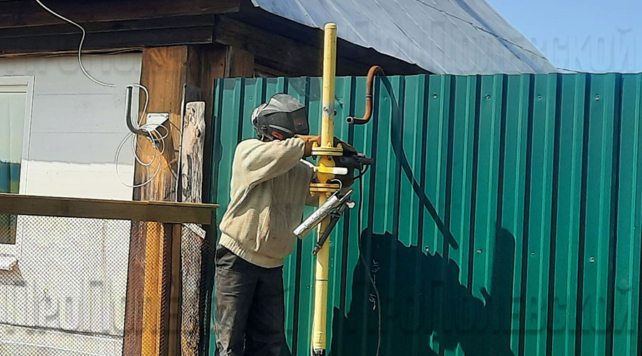 Сейчас газ в Полдневой проведён на улицы Демьяна Бедного, Степана Разина и Полевую. К пяти домам, которые уже подключены, уже сейчас могут добавиться ещё 25
