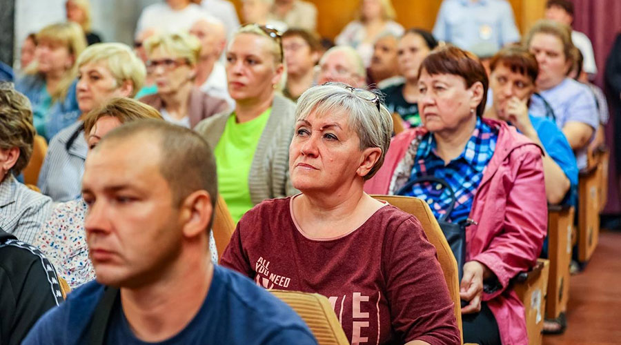 Евгений Куйвашев обсудил с жителями Сосьвы актуальные вопросы восстановления жилья после пожара