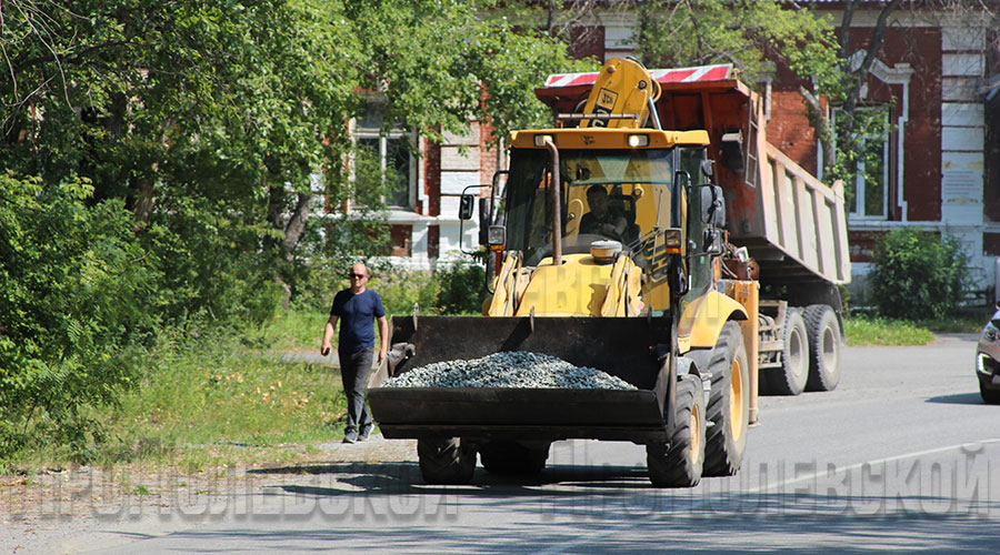 По 3 400 квадратных метров ям устранят на дорогах города