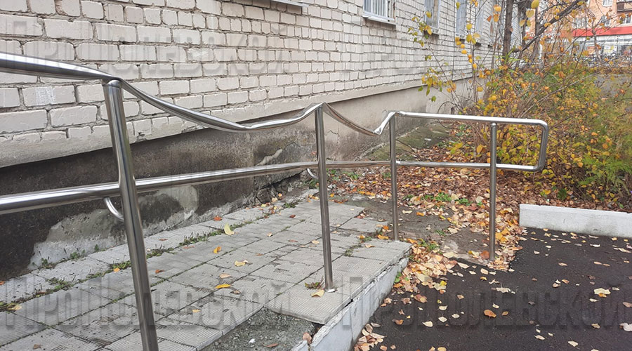 А это пандус. Его состояние говорит само за себя