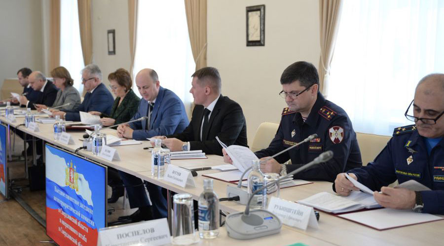 Евгений Куйвашев поручил обеспечить безопасность жителей Свердловской области во время зимних праздников