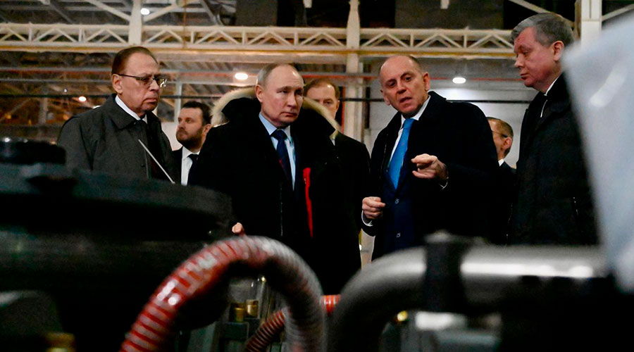Владимир Путин оценил передовые отечественные разработки завода «Уральские локомотивы»