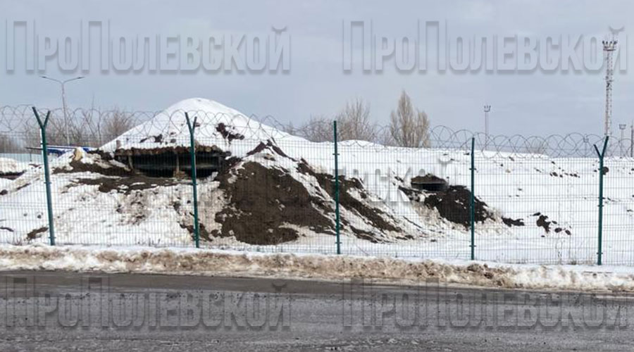 Дети плетут маскировочные сети наравне со взрослыми