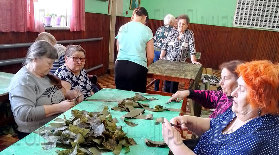 В неделю зюзельчане изготавливают по две маскировочные сети