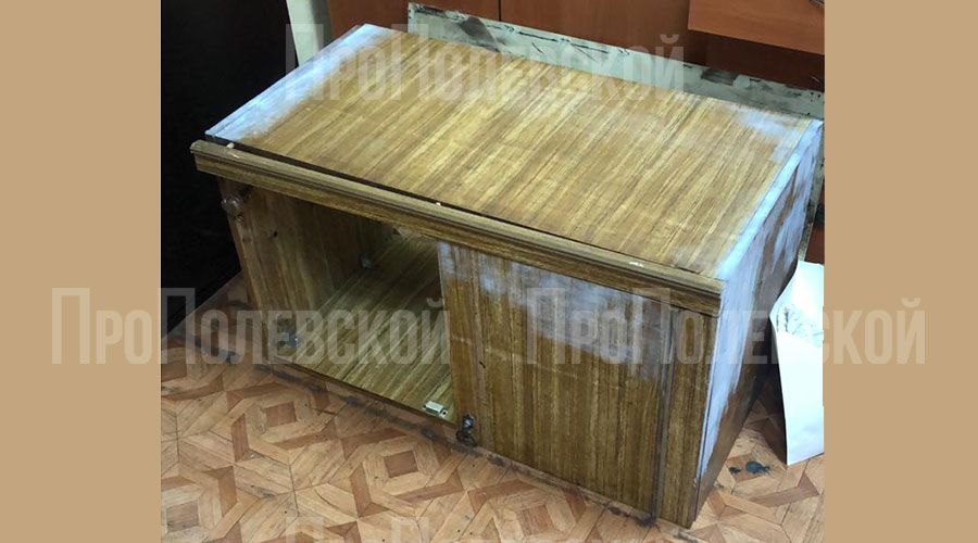 В этой самой тумбе убийца вывез тело жертвы на контейнерную площадку