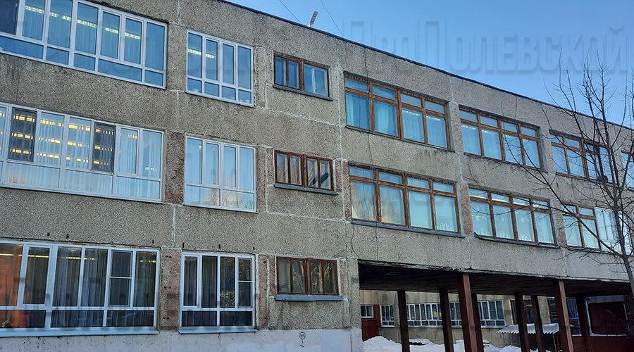 Каждый год меняется часть старых деревянных окон на стеклопакеты