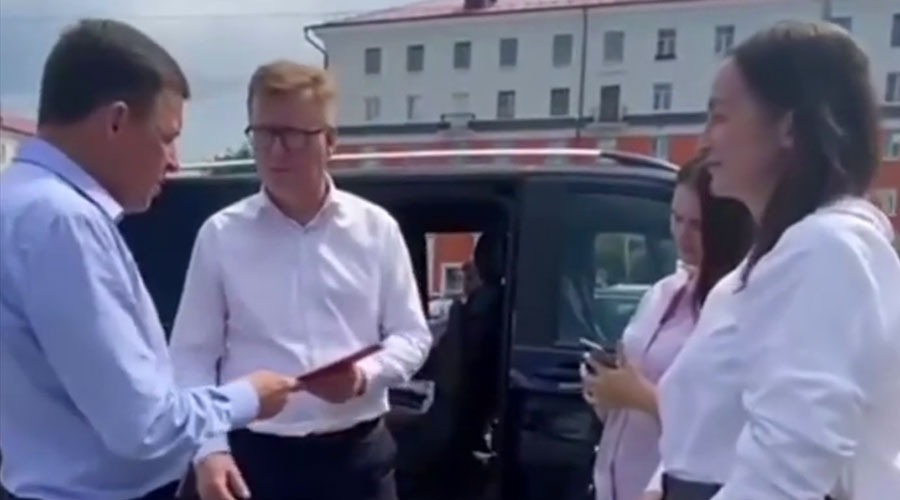 Папку с остальными проблемами от меня в руки получил мэр Игорь Кабец